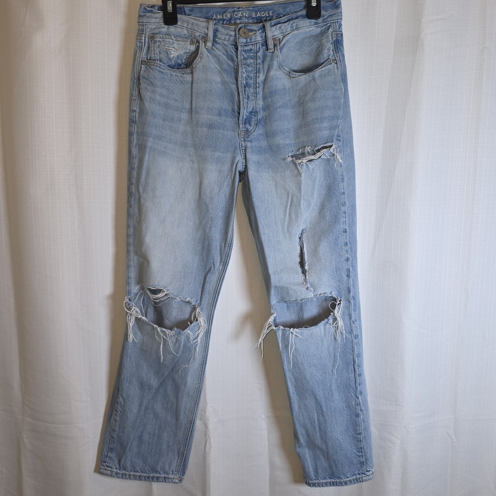 American Eagle Light Wash High Rise 90s Boyfriend Distressed Jeans Size 6‎